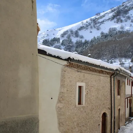 Tatil Evi Antica Casa Panoramica Con Sauna E Idromassaggio *